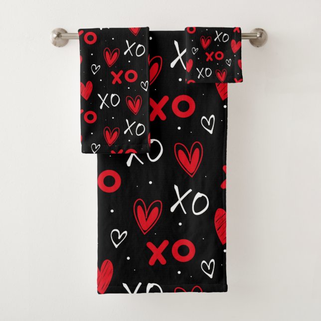 Playful Red & Black XO Heart Pattern on Black (En situation)