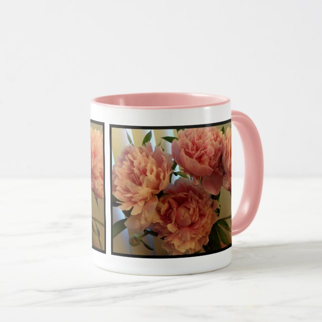 Pleine floraison de pivoines roses Mug (Devant droit)