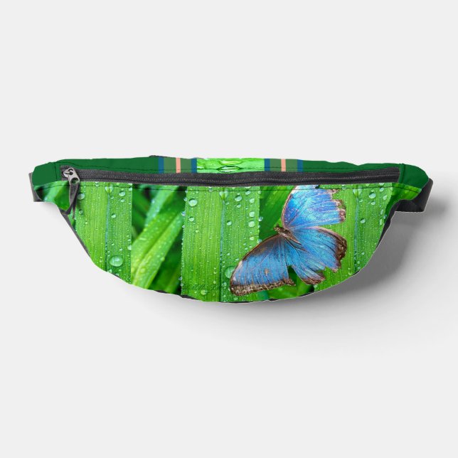 Pluie fraîche avec pochette banane papillon. (Poser)
