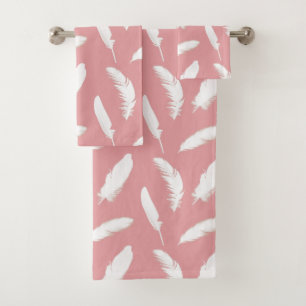 Plumes blanches sur rose coquille