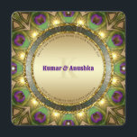 Plumes de paon dorées scintillantes Invitation de<br><div class="desc">Je vous présente mes invitations de mariage indiennes uniques et exquises, mettant en vedette un design de plume de paon envoûtant. Les teintes vibrantes et vives de pourpre et de vert sont magnifiquement tissées ensemble dans un motif géométrique de mandala époustouflant, orné d'un cercle de lumière éclatant. Le thème de...</div>