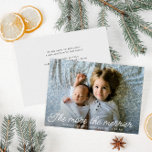 plus la carte de faire-part de naissance merrier e<br><div class="desc">Carte faire-part de naissance de vacances,  design de script blanc avec une belle photo bébé nouveau-né,  l'image et le détail texte de cette carte peut être personnalisée.</div>