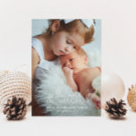 Plus la Faire-part de naissance de Noël est joyeus<br><div class="desc">Carte de faire-part de naissance moderne de Noël avec typographie à lettres à la main qui dit "plus le plus le plus heureux" avec un coeur. C'est une carte faire-part de naissance pour les saisons de vacances ! Ajoutez vos photos, vos statistiques de naissance et un message ! La photo...</div>