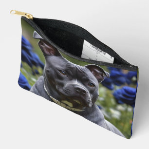 Pochette À Accessoires "Beauté Blue Brindle : un Staffy avec des roses bl