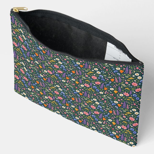Pochette À Accessoires Beautiful Colorful Wildflowers on Dark Teal (Ouvrir)