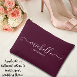Pochette À Accessoires Berry de vin minimaliste Épouse personnalisée<br><div class="desc">Voici notre chic mini-vin personnalisé Bridesmaid Accessory Pouch, un cadeau élégant et polyvalent conçu pour célébrer vos demoiselles d'honneur dans l'élégance. Cette poche accessoire est l'exemple du chic moderne, parfait pour toutes les occasions, des propositions de demoiselle d'honneur aux douches nuptiales. Conçu dans un style minimaliste, ce sac présente une...</div>