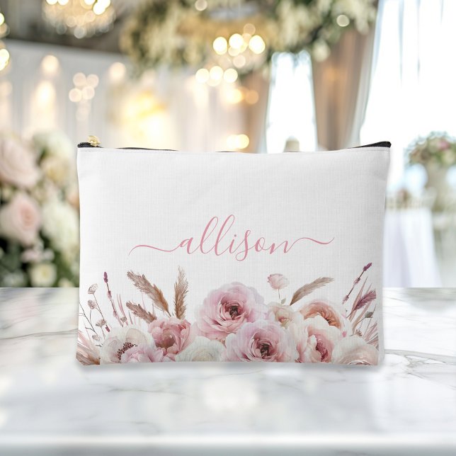 Pochette À Accessoires Boho, floral, Cadeau, Nom (Boho, floral, gift Name accessory and makeup bag showcases a sleek pink script font with elegant swa)
