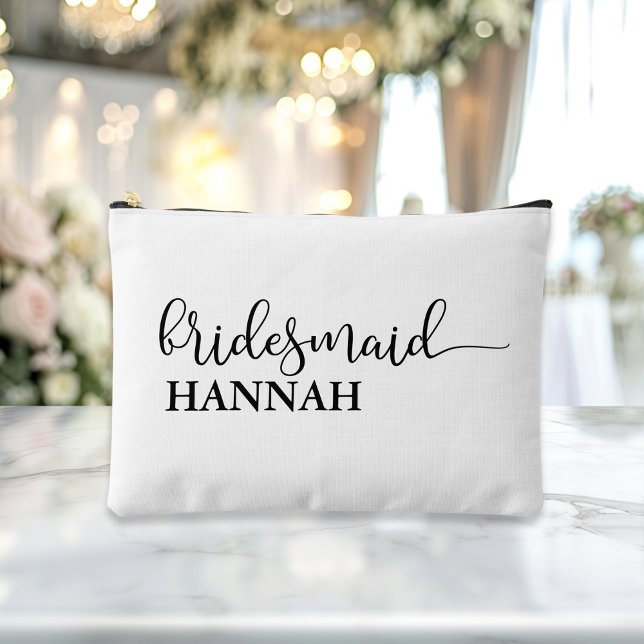 Pochette À Accessoires Bridesmaid - Team Bride ! Nom cadeau ("This Bridesmaid / Team Bride accessory and makeup bag showcases a sleek black script font with eleg)