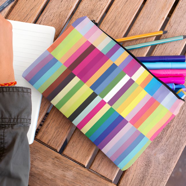 Pochette À Accessoires Coloré Grille Motif Étudiants Papeterie École (Colorful Stripes Pattern Multicolor Makeup Bridal Accessory Pouch On Wooden Table)