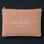 Pochette À Accessoires Corail minimaliste du désert Sirène personnalisée<br><div class="desc">Voici notre chic mini-vin personnalisé Bridesmaid Accessory Pouch, un cadeau élégant et polyvalent conçu pour célébrer vos demoiselles d'honneur dans l'élégance. Cette poche accessoire est l'exemple du chic moderne, parfait pour toutes les occasions, des propositions de demoiselle d'honneur aux douches nuptiales. Conçu dans un style minimaliste, ce sac présente une...</div>