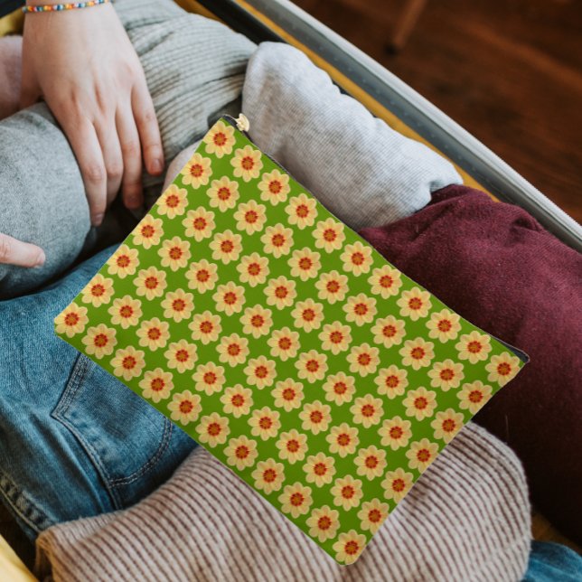 Pochette À Accessoires Dahlia jaune motif floral sur vert (In Situ)