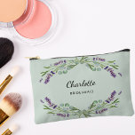 Pochette À Accessoires Fleurs de lavande sage vert bridesmaid<br><div class="desc">Arrière - plan vert Sage. Décoré de fleurs de lavande et de verdure d'eucalyptus. Personnalisez et ajoutez le nom de votre servante.</div>