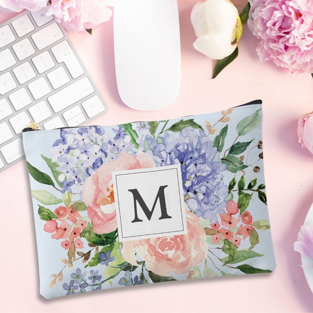 Pochette À Accessoires Fleurs de printemps bleu rose à aquarelle monogram (In situ, on working table)