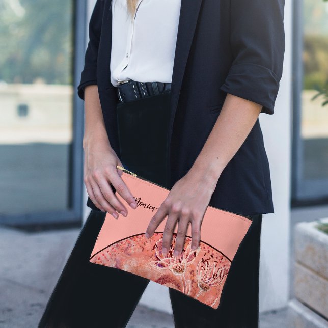 Pochette À Accessoires Fleurs roses Saumons Chic (Chic Girly Salmon Pink Flowers Accessory Pouch MOCKUP 2)