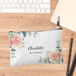 Pochette À Accessoires Floraux d'or rose<br><div class="desc">Un arrière - plan blanc. Décoré de roses d'or rose de couleur eau,  de verdure d'eucalyptus et de sprigs dorés. Personnalisez et ajoutez le nom de votre demoiselle d'honneur.</div>