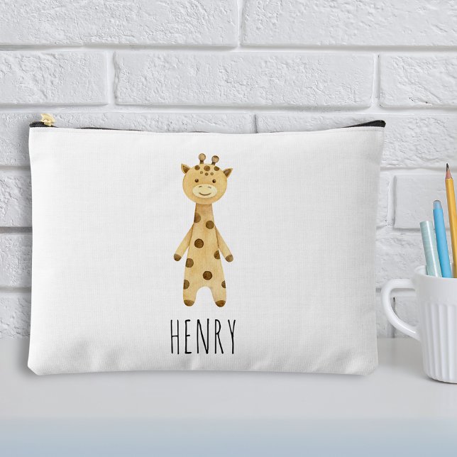 Pochette À Accessoires Giraffe monogramme, enfants mignons (Giraffe monogram, cute personalized kids pencil case sitting on a table alongside pens and pencils)