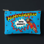 Pochette À Accessoires Hanoukka Super Judah Dreidel<br><div class="desc">Hanoukka avec Super Judah Maccabee, Dreidel Game Pouch. Tous les éléments de conception peuvent être modifiés. Modifiez le texte modifiable à l'aide de votre style de police, de votre couleur et de votre taille préférés. Remplissez votre poche de dreidels et de gâteries pour jouer. Jeu ! ! ! Heureux Hanoukka...</div>