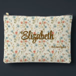 Pochette À Accessoires Ivory Blue Blush Romantic Floral Wedding Party<br><div class="desc">Petites fleurs, grand charme. Cette adorable poche zip présente un arrière - plan romantique en ivoire avec imprimé floral bleu et roux avec personnalisation en écriture douce. Parfait pour les produits de beauté, l'électronique, les essentiels de fin de semaine de bachelorette, ou dans le cadre d'un ensemble coordonné de cadeaux...</div>
