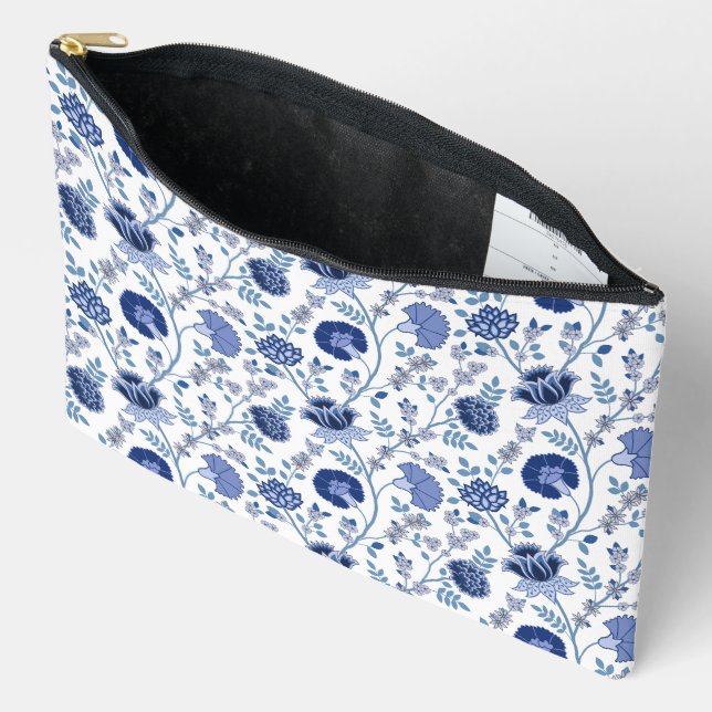 Pochette À Accessoires Jacobean floral blues sur blanc (Ouvrir)
