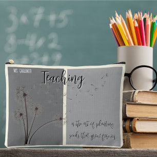 Pochette À Accessoires L'enseignement est de planter des graines gris fon