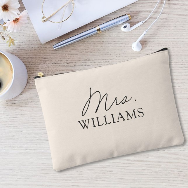 Pochette À Accessoires Marque beige Mme Élégant Script (In situ, on office desk)