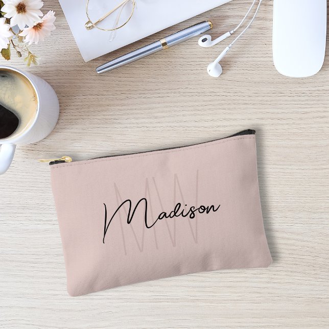 Pochette À Accessoires Marque Moderne Monogramme Nom Écriture Rose Pâle (Modern Monogram Name Script Blush Pink Accessory Pouch)