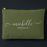 Pochette À Accessoires Mini-Martini Olive<br><div class="desc">Voici notre chic minimaliste Martini Olive Personnalisé Bridesmaid Accessory Pouch, un cadeau élégant et polyvalent conçu pour célébrer vos demoiselles d'honneur dans l'élégance. Cette poche accessoire est l'exemple du chic moderne, parfait pour toutes les occasions, des propositions de demoiselle d'honneur aux douches nuptiales. Conçu dans un style minimaliste, ce pochette...</div>