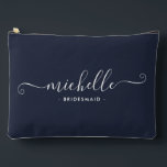 Pochette À Accessoires Miniature minimaliste bleu marine personnalisée<br><div class="desc">Voici notre chic minimaliste Marine Bleu Personnalisé Bridesmaid Accessory Pouch, un cadeau élégant et polyvalent conçu pour célébrer vos demoiselles d'honneur dans l'élégance. Cette poche accessoire est l'exemple du chic moderne, parfait pour toutes les occasions, des propositions de demoiselle d'honneur aux douches nuptiales. Conçu dans un style minimaliste, ce sac...</div>