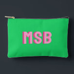 Pochette À Accessoires Monogramme de bloc d'ombre rose, personnalisé<br><div class="desc">Sac super mignon avec double bloc d'ombre rose monogramme et arrière - plan vert. Donc en tendance avec l'esthétique préppy. Changez facilement les couleurs et le texte à la vôtre - 2 lettre monogramme, 3 lettre ou mot/nom complet. Mignonne, tendance - parfait pour un cadeau d'anniversaire, une soirée bachelorette et...</div>