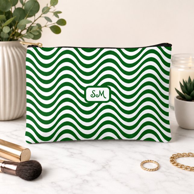 Pochette À Accessoires Monogramme vert rayure ondulée blanc chic rétro (Monogram Green White Wavy Stripe Retro Chic Accessory Pouch)