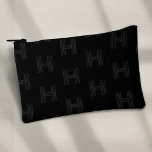 Pochette À Accessoires Motif noir monogramme, golf<br><div class="desc">Élevez votre équipement avec le Black Monogram Motif Modern Accessory Pouch, la combinaison parfaite de style et de fonctionnalité pour les athlètes et les voyageurs. Doté d'une palette de couleurs noir et épurée agrémentée d'un monogramme personnalisé dans une police contemporaine et branchée, ce sac en duffel vous distingue dans la...</div>