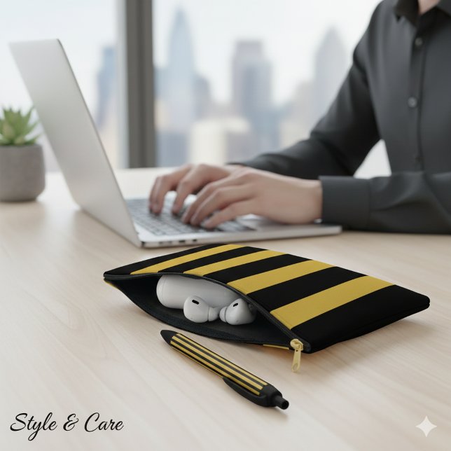 Pochette À Accessoires Noir et doré métallisé rayé verticalement (Black and Metallic Gold Vertical Striped Accessory Pouch)
