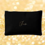 Pochette À Accessoires Noir moderne Monogramme Voyage Cosmétique Golf<br><div class="desc">Créez votre propre script / typographie sur mesure, personnalisées, élégante et moderne, monogramme monogrammed, durable Spun Polyester, mens femmes solide noir zippé cosmétique maquillage cosmétique sac de beauté golf plage accessoire poche. Entrez simplement votre nom / initiales / monogramme, pour customiser. Faites un grand cadeau pour l'anniversaire, la fête des...</div>
