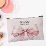 Pochette À Accessoires Nom élégant de l'arc rose<br><div class="desc">Un arrière - plan rose pâle et doux. Décoré d'un grand arc rose. Personnalisez et ajoutez le nom de votre servante.</div>