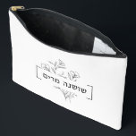 Pochette À Accessoires Nom hébreu floral minimaliste personnalisé<br><div class="desc">Cette jolie pochette à Accessoires florale est la taille idéale pour les stylos/crayons, stylos et plus. C'est un cadeau formidable (et pratique) pour quiconque aime rester organisé. Un Bat mitzvah original ou un cadeau Morah. Personnalisez-vous (en moins d'une minute) - avec le nom hébreu - et votre message de script...</div>