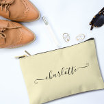 Pochette À Accessoires Nom personnalisé minimaliste girly mignon | Crème<br><div class="desc">Faites une déclaration stylée avec notre pochette personnalisée au nom minimaliste girly mignon crème ! Cette pochette adorable est parfaite pour contenir tous vos essentiels lors de vos déplacements. Personnalisez-la avec votre nom pour un détail unique qui vous appartient.</div>