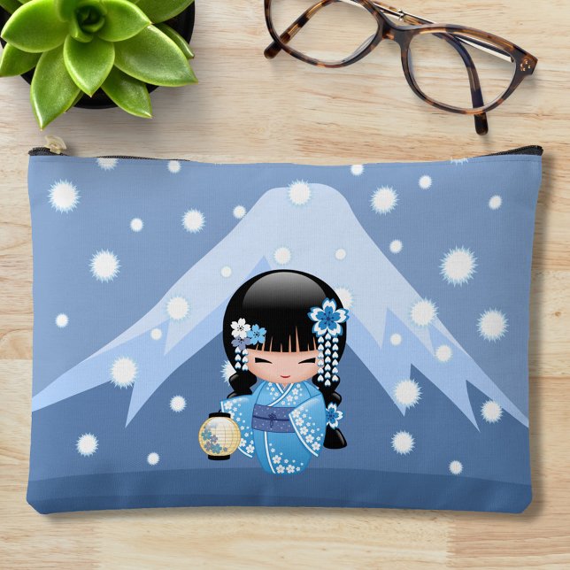Pochette À Accessoires Poupée Kokeshi d'hiver - Blue Mountain Geisha Girl (Créateur téléchargé)