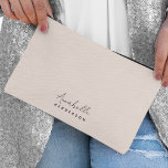 Pochette À Accessoires Rose clair monogramme | Minimaliste moderne Femini<br><div class="desc">Un design simple et élégant monogramme personnalisé avec une typographie manuscrite minimaliste moderne associée à une typographie en bloc en noir sur un élégant arrière - plan rose pastel. Le nom monogramme peut être facilement personnalisé pour rendre un design aussi unique que vous êtes! Le cadeau ou accessoire parfaitement personnel...</div>