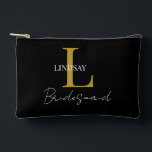 Pochette À Accessoires Simple Bridesmaid cadeau monogramme, nom<br><div class="desc">Célébrez vos demoiselles d'honneur avec notre chic Pouch d'accessoires de demoiselle d'honneur personnalisée ! Ce sac élégant peut être customisé avec leur monogramme et leur nom, ce qui en fait un cadeau réfléchi et unique qu'ils chériront bien après votre journée spéciale. Parfait pour le maquillage, les bijoux ou les petits...</div>