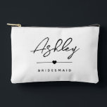 Pochette À Accessoires Simple Moderne Élégant Nom de la servante d'inform<br><div class="desc">Élégante, simple et oh-so-personal, cette pochette d'accessoires de femme de ménage personnalisée est le cadeau parfait pour votre fête de mariée. Doté d'un élégant script moderne avec le nom et le titre de la servante, c'est une façon chic et pratique de remercier ceux qui se tenaient à vos côtés. Qu'il...</div>