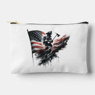 Pochette À Accessoires Un pompier américain.Drapeau des Etats-Unis.