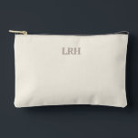 Pochette de maquillage monogramme minimaliste<br><div class="desc">Le petit sac parfait pour les retouches de mariage-jour et au-delà. Doté d'un arrière - plan en ivoire et d'un monogramme gris,  ce cadeau de femme de chambre est élégant,  fonctionnel et un rappel durable de votre journée spéciale ensemble.</div>