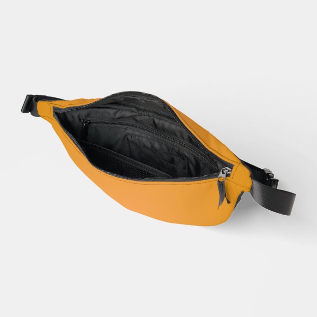 Pochette orange avec fermeture éclair noire  (Ouvrir)