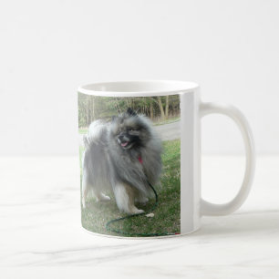 Poète de Lola Keesie dans la tasse de résidence