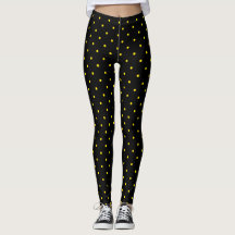 Point jaune sur leggings noirs