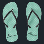 Pois Mint motif mariage de marié tongs<br><div class="desc">Mint vert pois nom motif monogramme mariage tongs flops. Couleur de sangle personnalisée pour lui et elle / hommes et femmes. Couleur arrière - plan personnalisée et initiales de nom personnalisées. Des sandales design modernes et tendance, polkadotted. Soirée mariage, mariage, douche nuptiale, fiançailles, anniversaire, anniversaire, barbecue, bachelorette, voyage de week-end...</div>