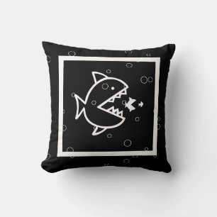 POISSON DE CARTOON blanc sur coussin noir
