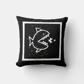 POISSON DE CARTOON blanc sur coussin noir