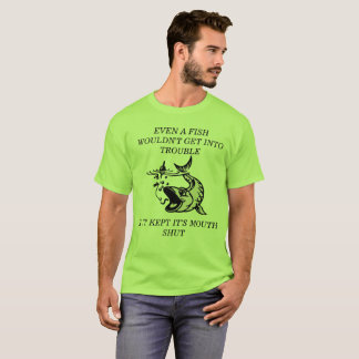 POISSONS RESTANT HORS DU T-SHIRT DE PROBLÈME