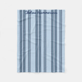 Polaire Bleu sur la couverture d'ouatine dépouillée par